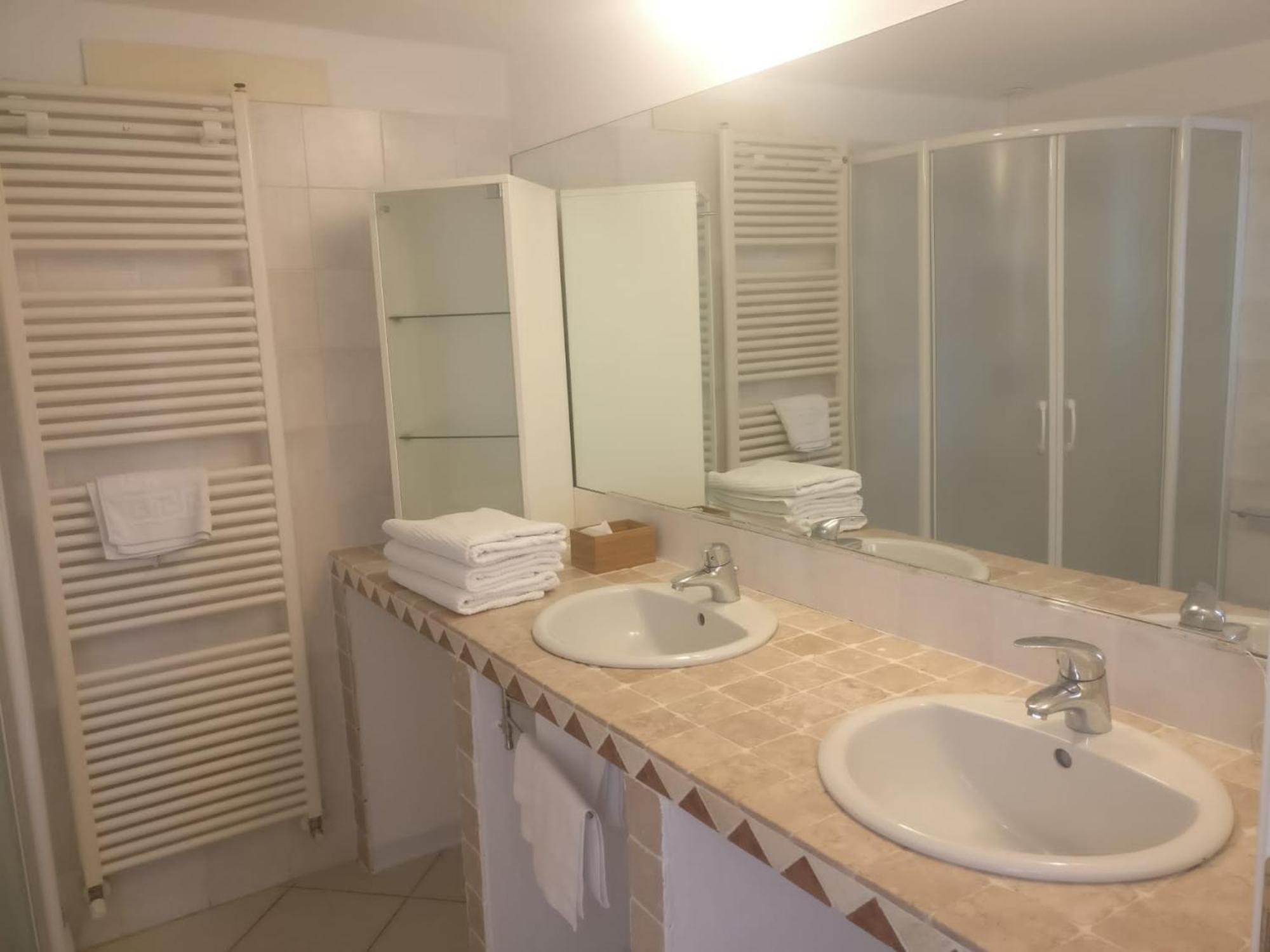 Hotel Eros Residence Червия Екстериор снимка