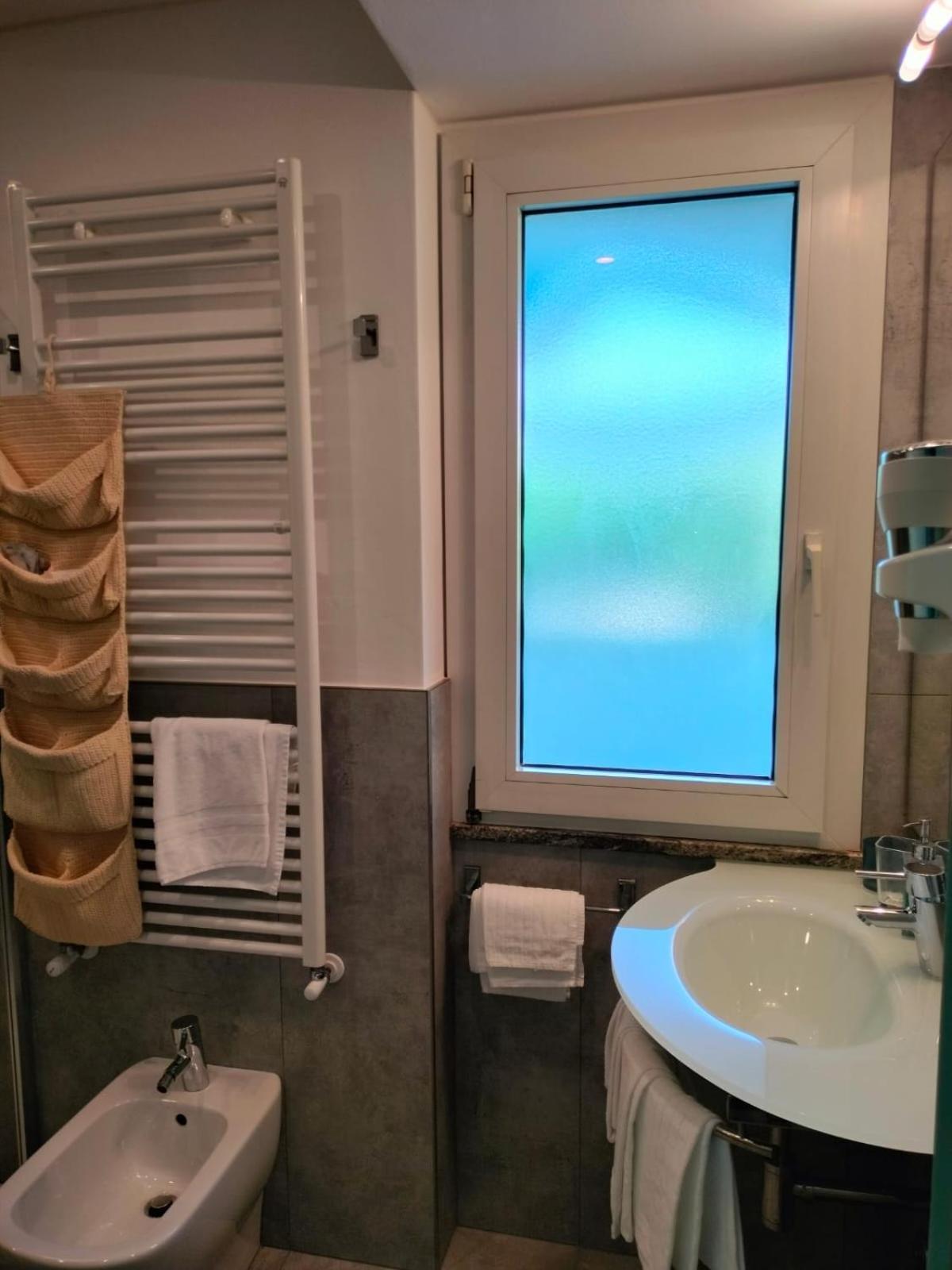 Hotel Eros Residence Червия Екстериор снимка
