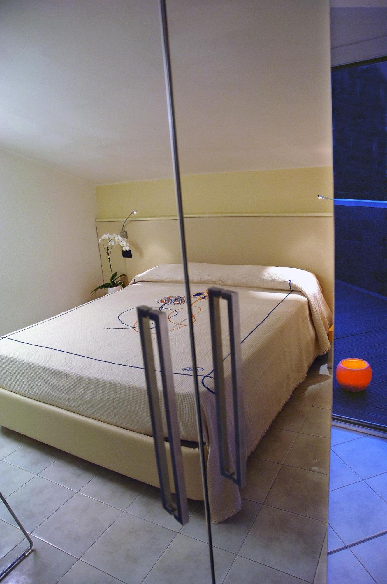 Hotel Eros Residence Червия Екстериор снимка