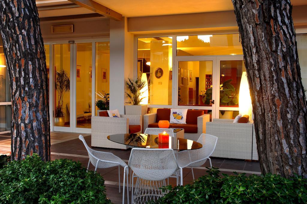 Hotel Eros Residence Червия Екстериор снимка