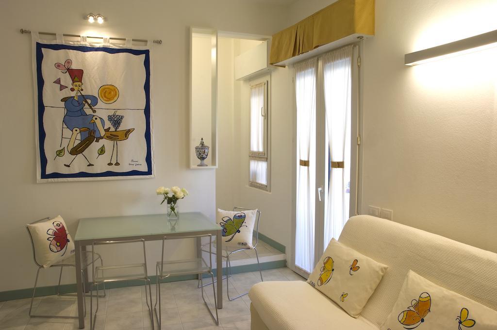 Hotel Eros Residence Червия Екстериор снимка