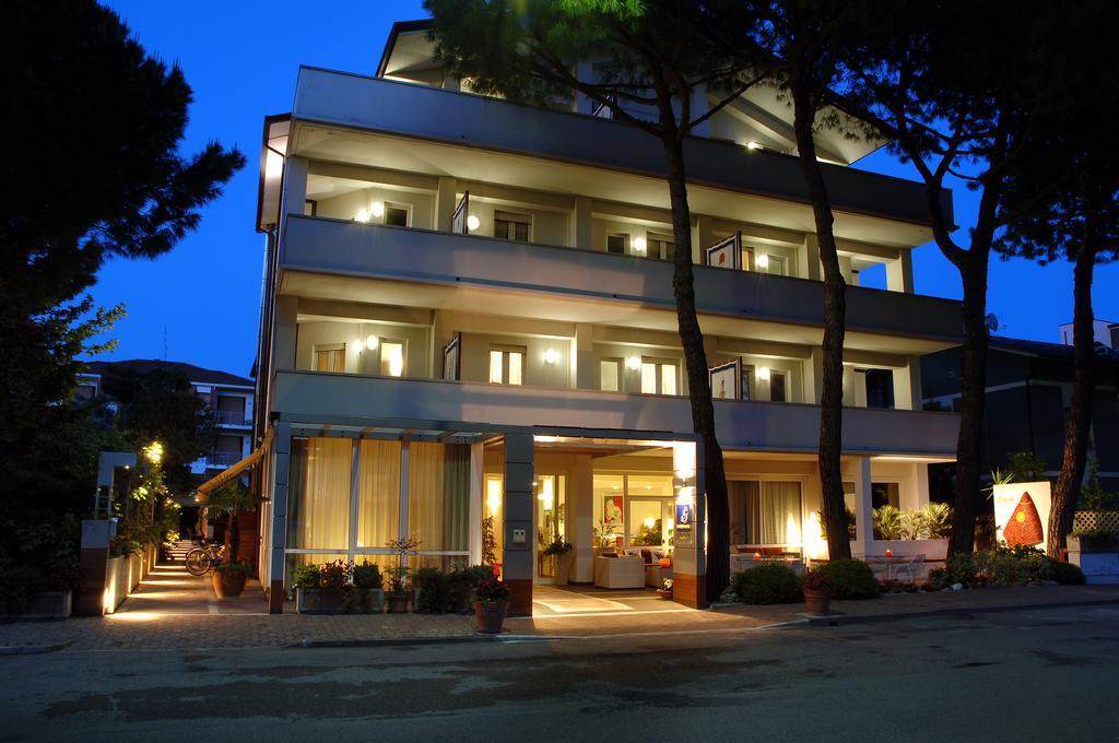 Hotel Eros Residence Червия Екстериор снимка